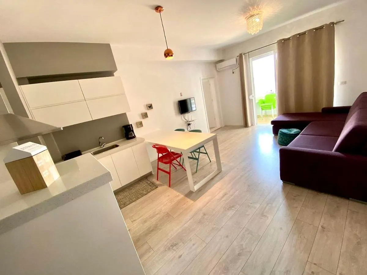 Hard Rock Apartments Saranda 0*,